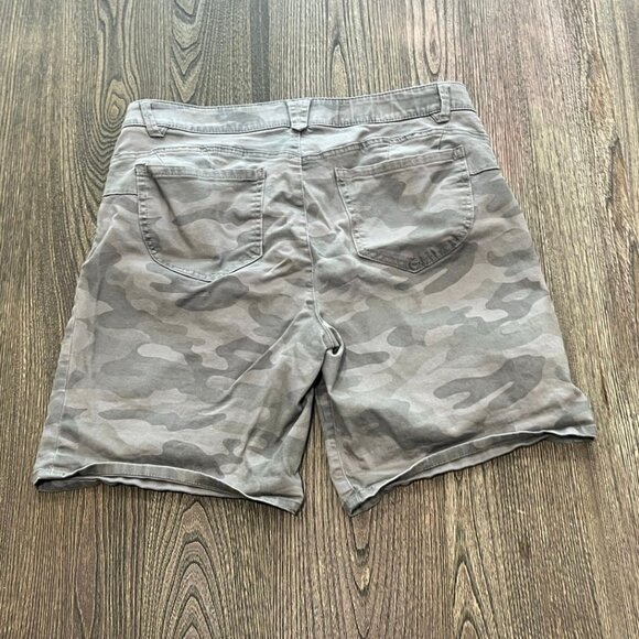 Democracy Women’s Cut Off Jean Shorts Camp Stretch Waist Green Size 14 - Picture 5 of 7